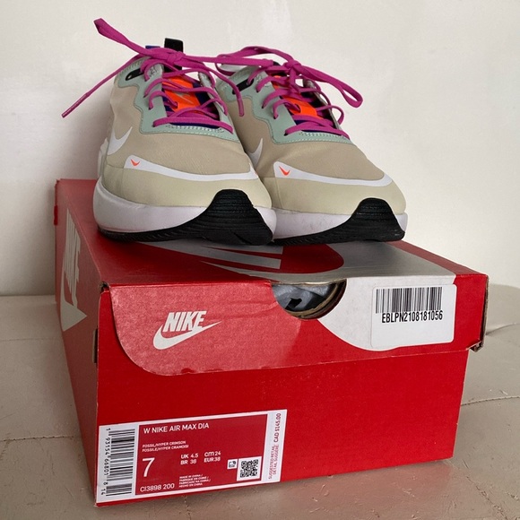 Nike Air Max Dia - Picture 2 of 7